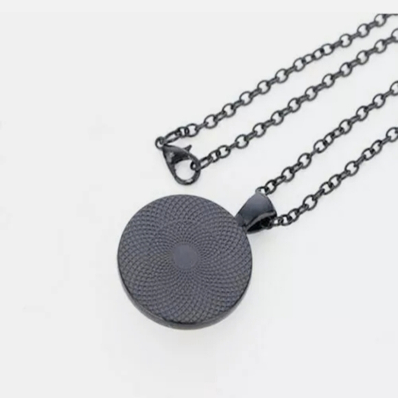 New Lady with an Ermine Black Glass Necklace. - Picture 4 of 5